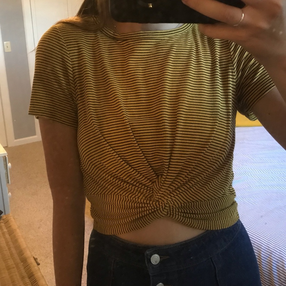 Gaze Knotted Up Cropped Tee